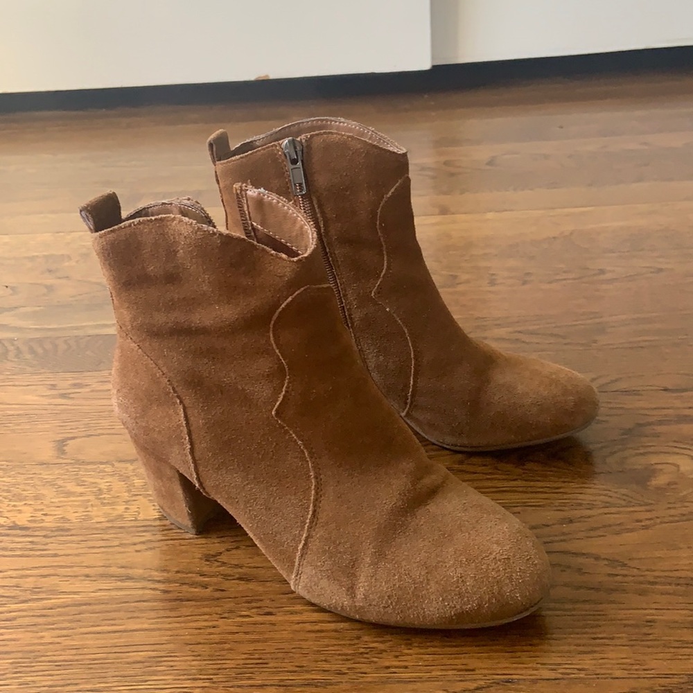 Steve Madden size 7.5 chestnut suede booties